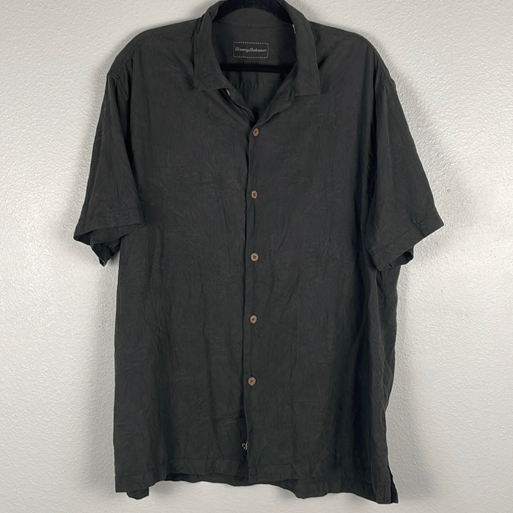 Tommy Bahama black silk button up camp shirt size men’s XL/TG palm leaf pattern